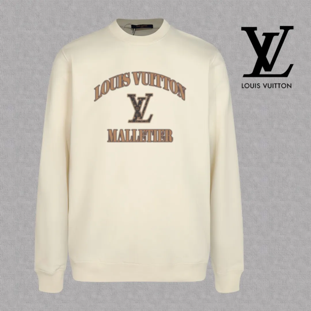 🅿️250 hot style on the shelves🔥❗ 💫〖Louis Vuitton LV〗 Fashionable round neck sweatshirt, casually matched with various styles, it is perfectly handsome😎The whole dress is made of double waistcoats, which makes the whole dress more three-dimensional. Not ordinary factories can do such fine work. The 2025 spring style counters are on sale, exquisite round neck terry sweatshirt, high-end double-strand pure cotton Customized drawstring ribs are dyed in the same vat and are complete with three standards. The chest craftsmanship adopts a simple and elegant pattern on the chest, which is easy to control for any age group! Fit and comfortable! Customized thickened 440g terry sweatshirt fabric, soft and comfortable to the touch, with a three-dimensional shape! 🙌🏻 It’s also very breathable, so it’s a versatile style that can be worn with any outfit! ✔Color: Black White Apricot Size: S M L XL 2XL